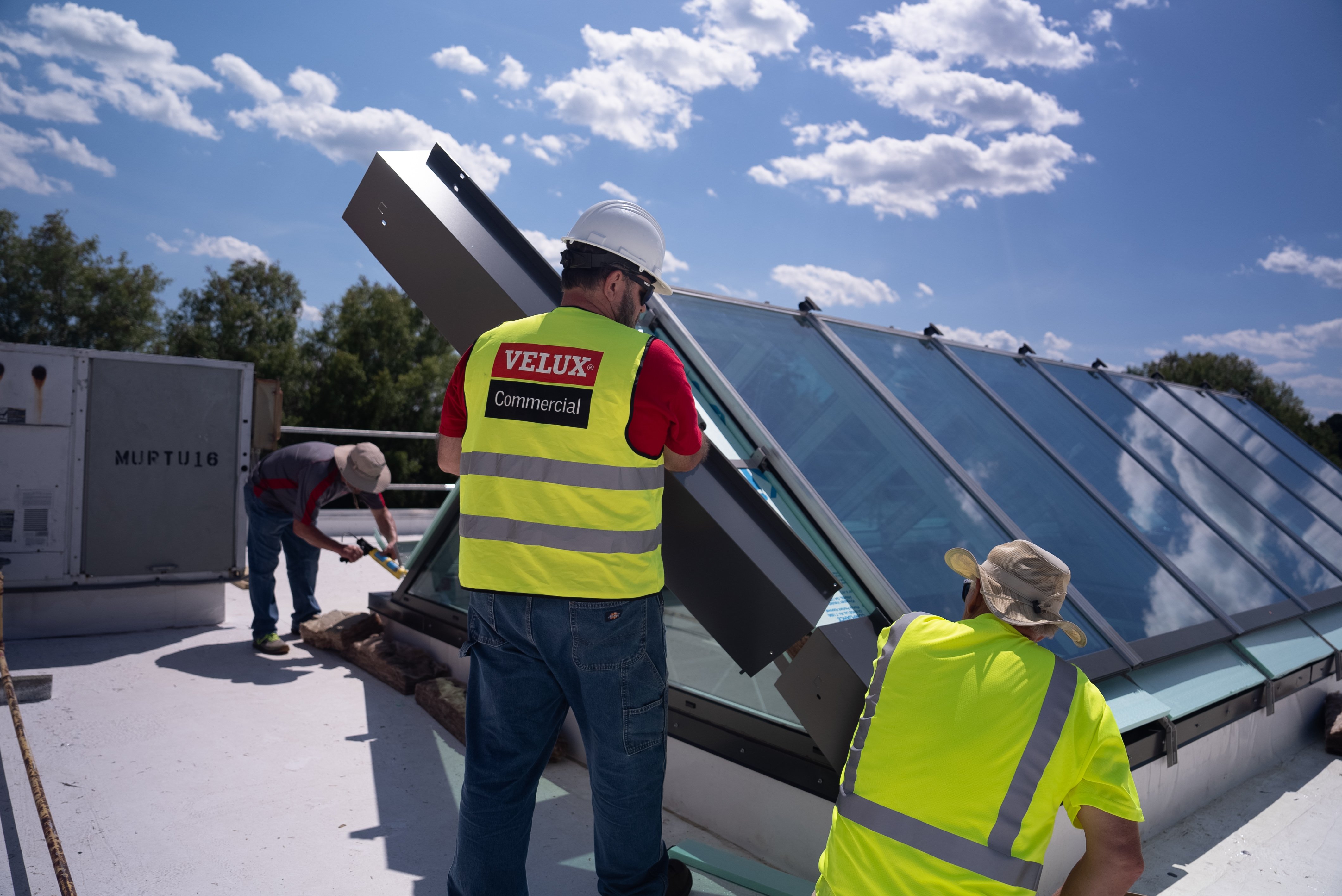 Installation-Greenwood-DC-Installation-Process-5605-SkylightsVMS-Glass Gable-Industrial Warehouse-Glass-Unit-Skylights-Modular-VMS-0724