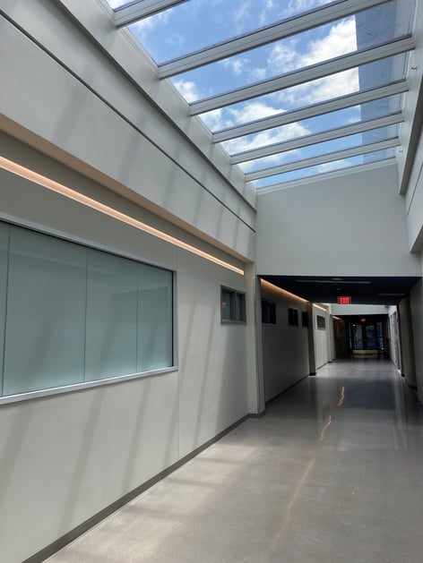 application-metal-framed-skylight-vms-longlight-seam-aurora-03-0124